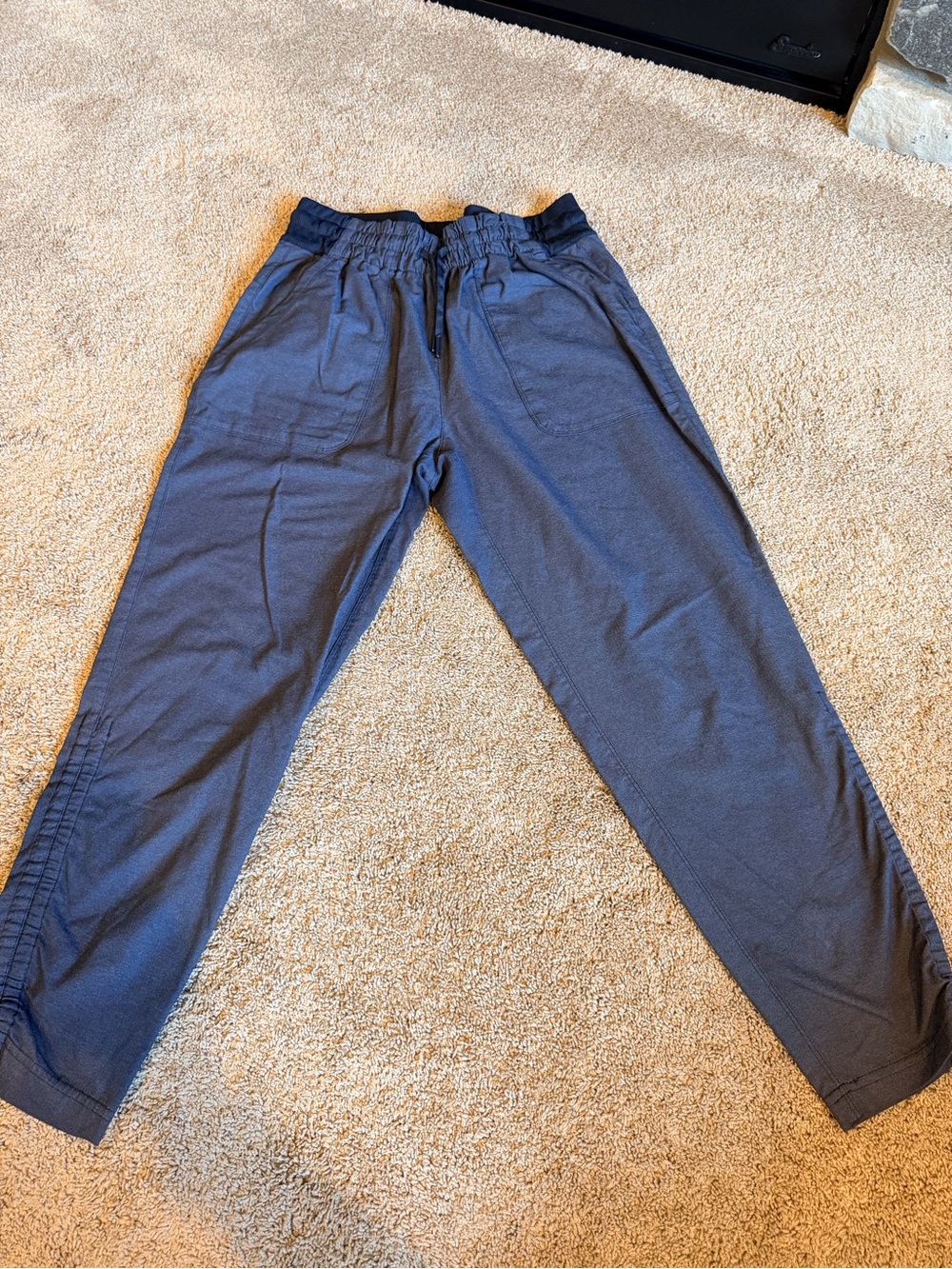 The North Face Women's Navy Cropped Jogger Pants